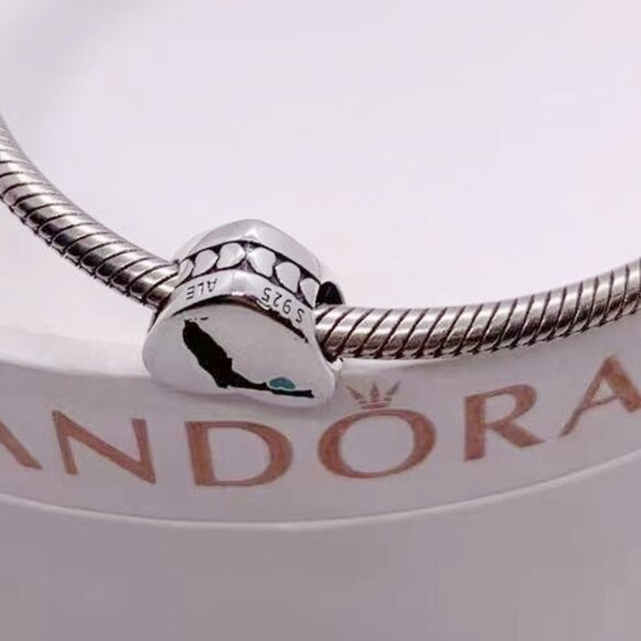 Pandora Florida Map #850 Strong Exclusive Heart Dangle Charm Pendant - Picture 2 of 3